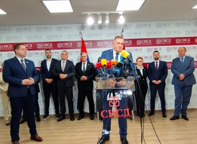 Dodik najavio novo povećanje plata, te pomoć penzionerima i mladima