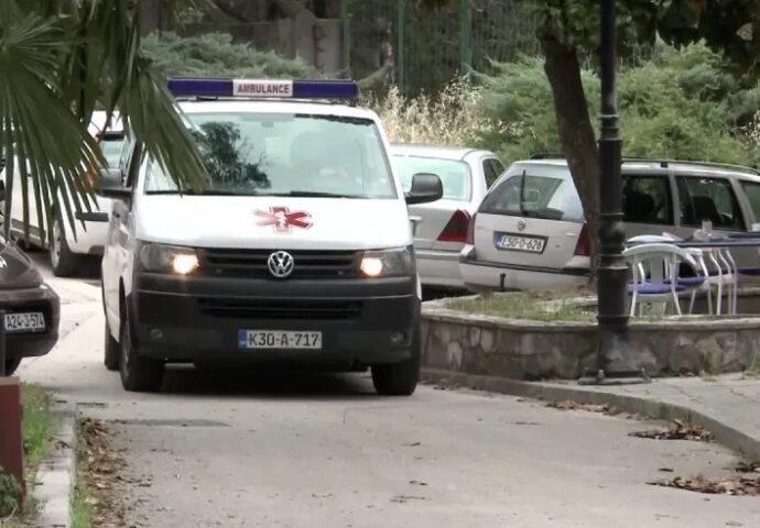 Patnja dijaliznih pacijenata iz Nevesinja – U pokvarenom kombiju bez klime idu po spas