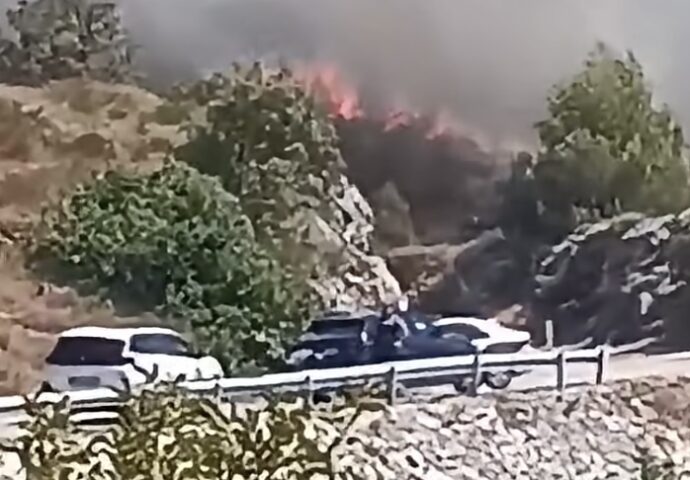 Vatra sa svih strana – Stotine vozila „zarobljeno na putu Trebinje – Ivanica